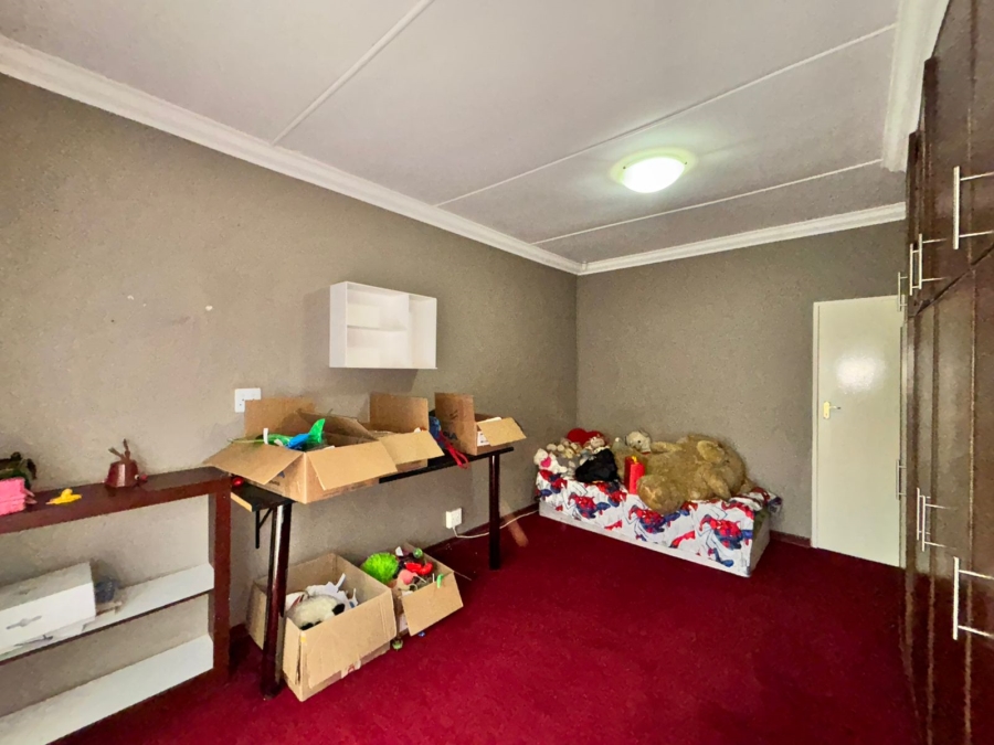 5 Bedroom Property for Sale in Flamwood North West